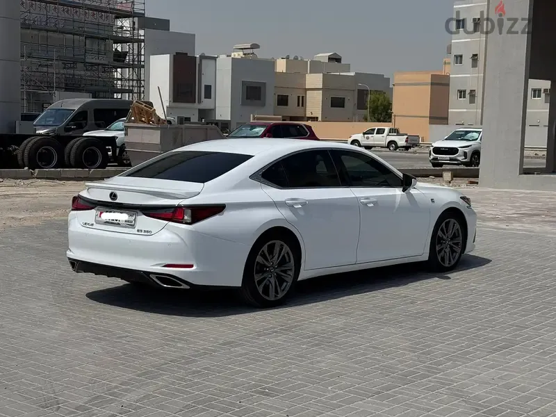 Lexus ES 2019